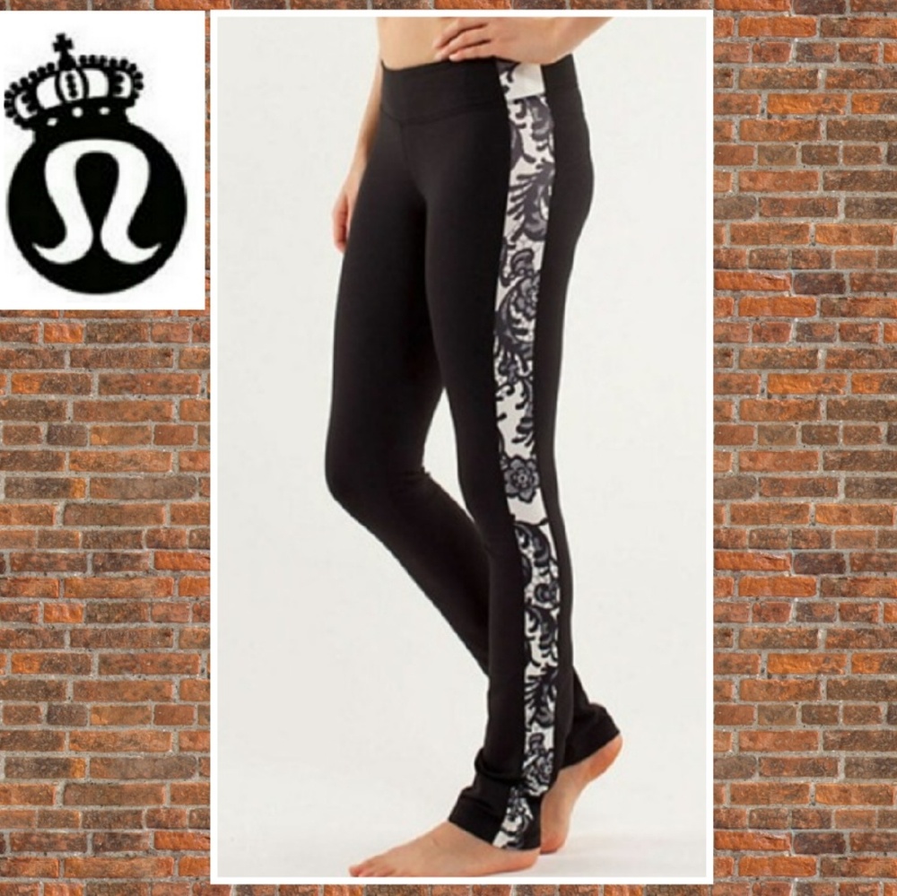 LULULEMON WONDER UNDERS W/ BLACK & CREAM PAISLY
